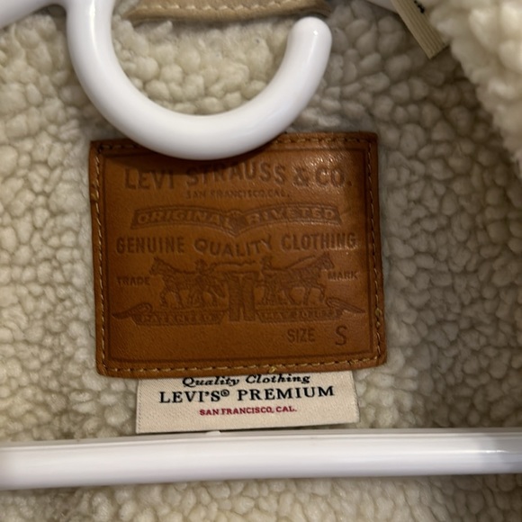 Levi’s Premium Suede Sherpa Trucker Jacket S Small Beige Tan - Picture 2 of 9